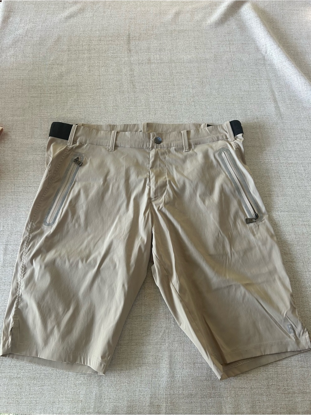 Bogner ski shorts in tan & cream size 38 #skiing #winter